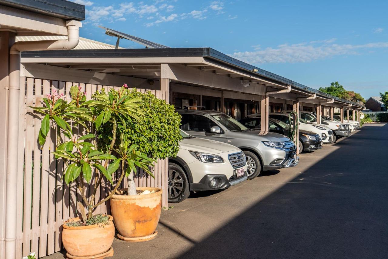 Country Pathfinder Motor Inn Dalby Exteriör bild