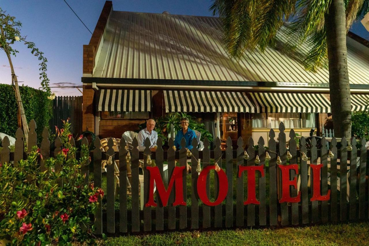 Country Pathfinder Motor Inn Dalby Exteriör bild