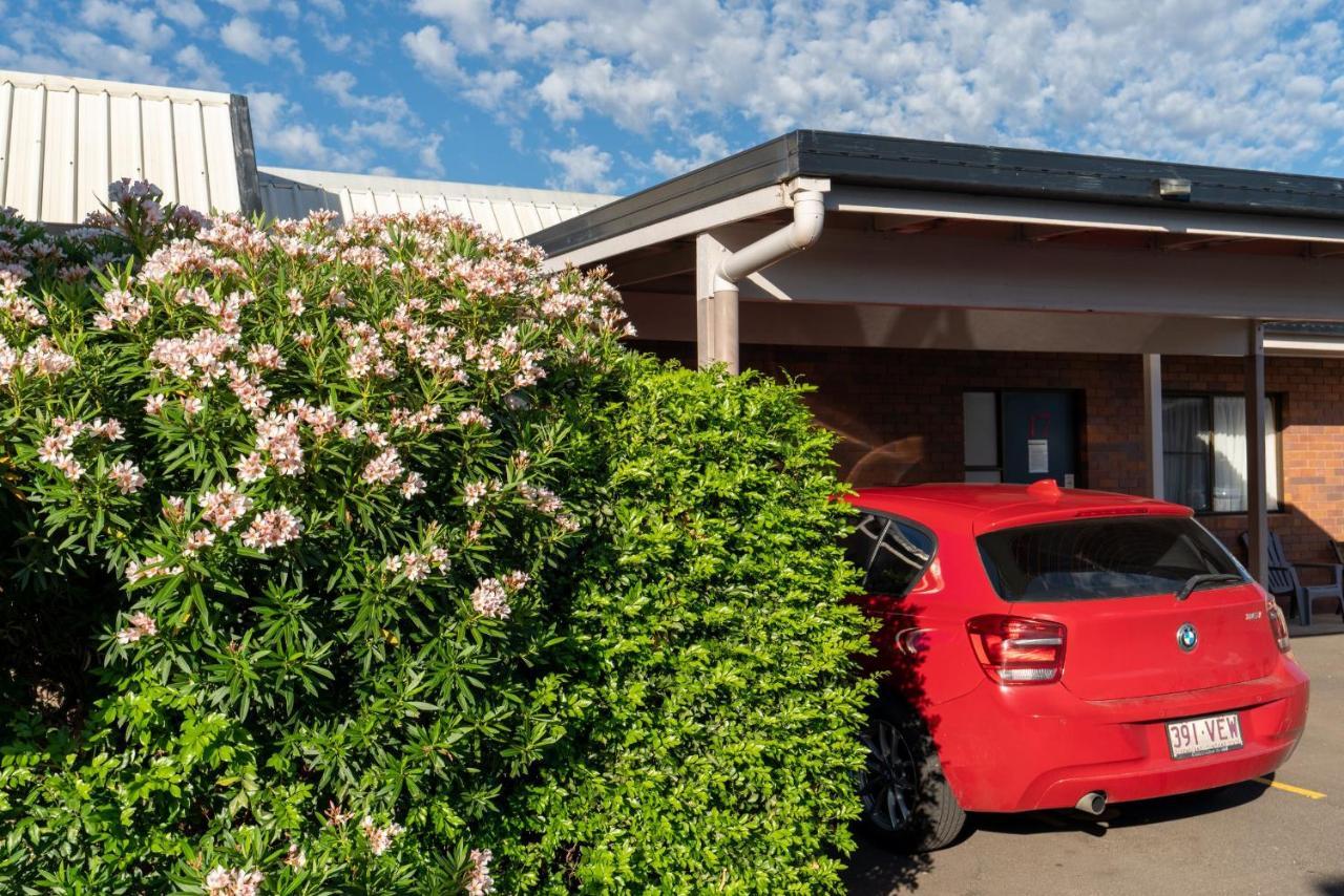 Country Pathfinder Motor Inn Dalby Exteriör bild